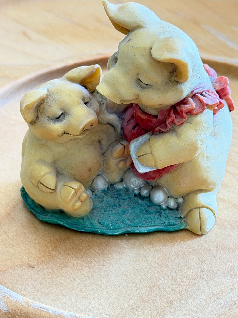 GANZ Pig Family “scrub rub dub” mom with Red apron